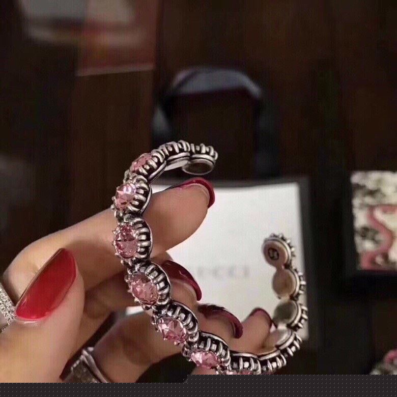 G*u*i bracelets